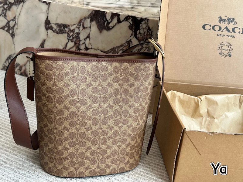 CCT55.CCC23 9 Bleecker Bucket Bag