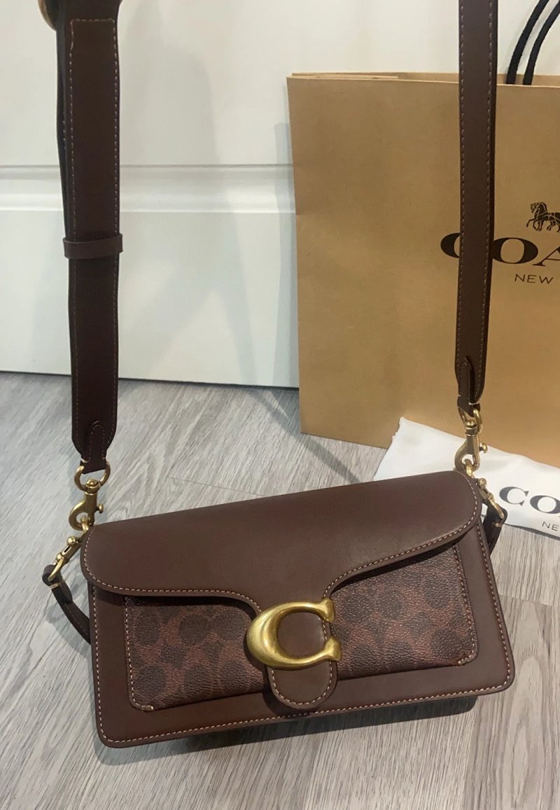 Louis Vuitton Tabby26 Logo