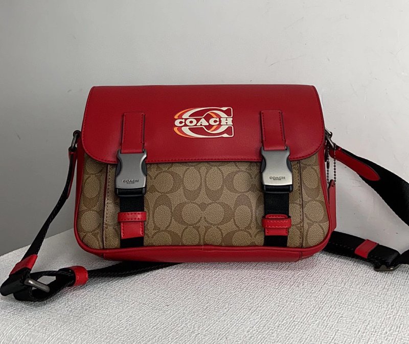 Tracker Crossbody