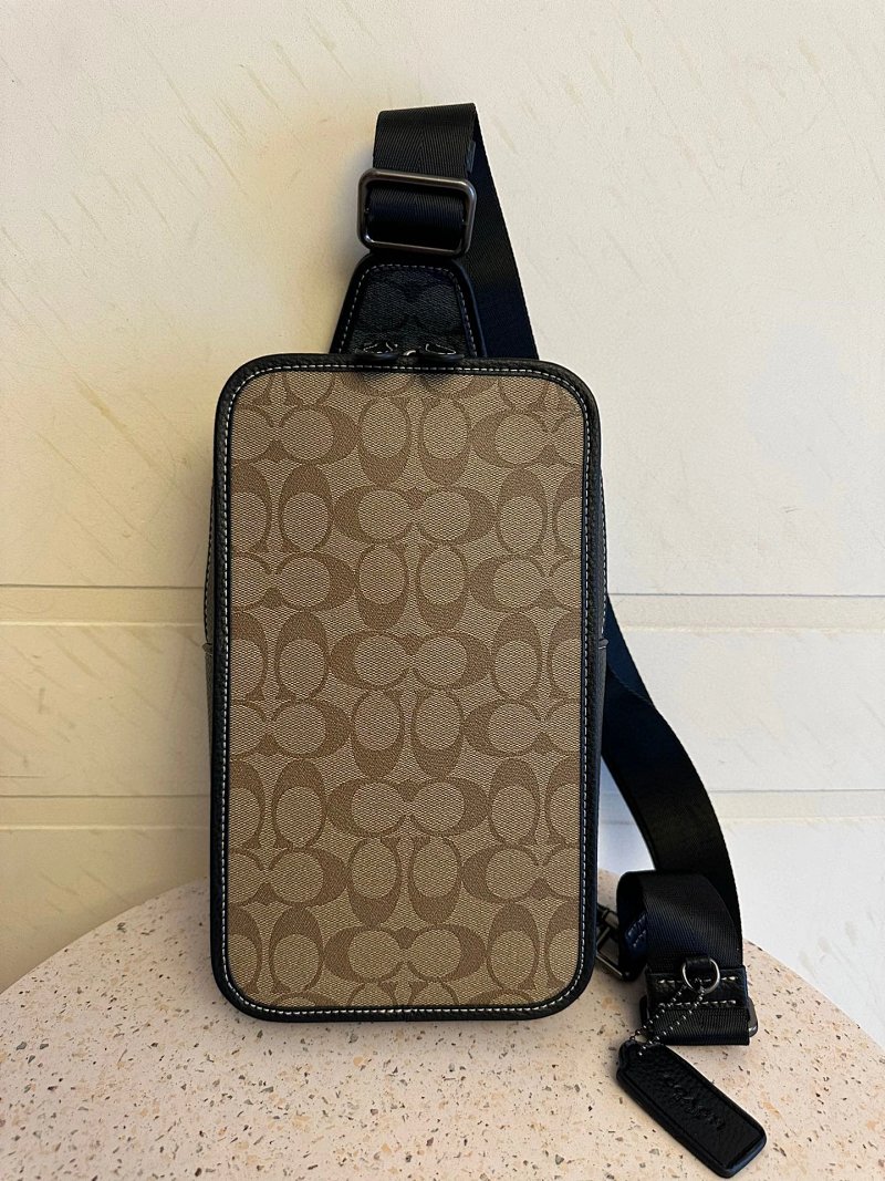 Louis Vuitton Turner 16cm 26.5cm 5.5cm