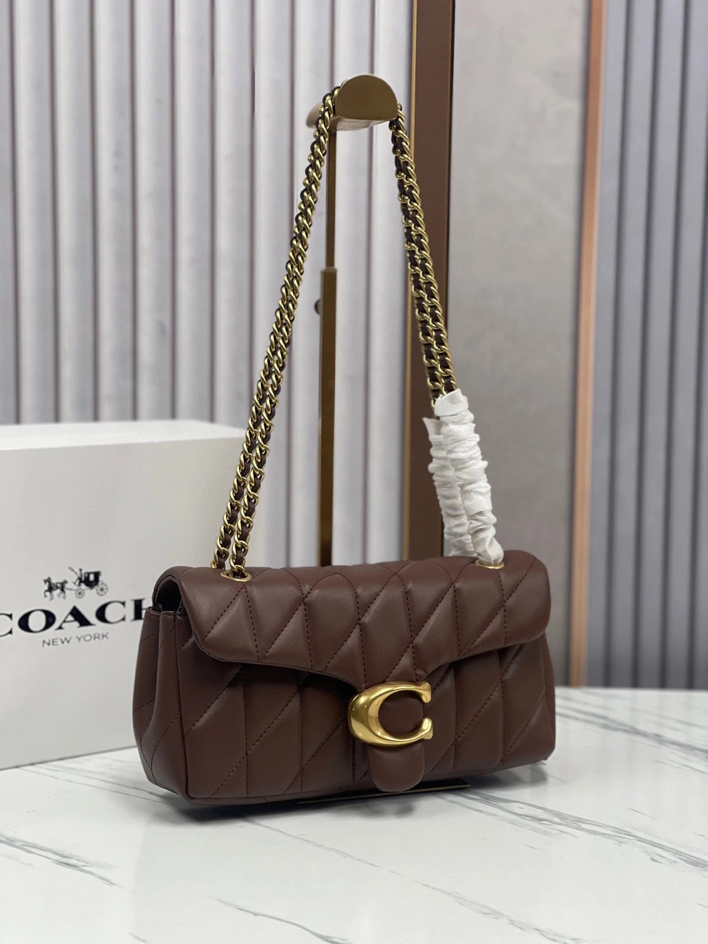 New Arrival In-Store Exclusive CP200 Quilting Tabby Chain Bag with Edgy Dark Buckle and Sophisticated White/Gold Buckle
