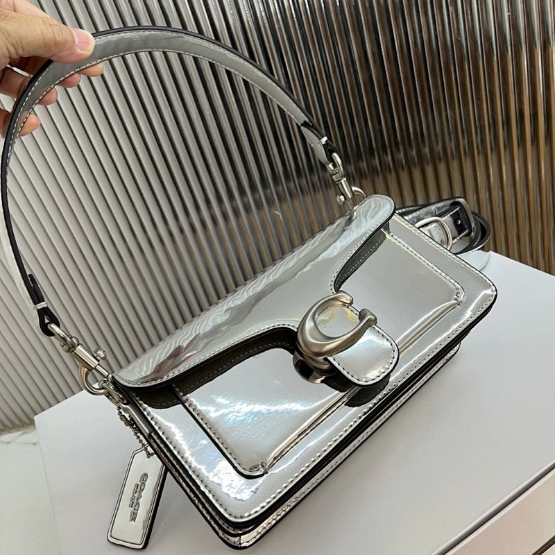 Louis Vuitton Tabby20 Logo