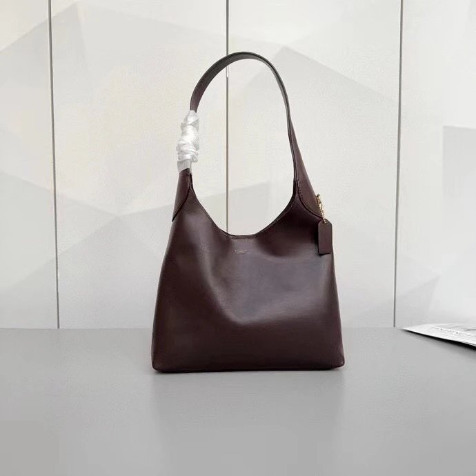 CU068 Brooklyn Shoulder Bag: Elegant Minimalist Design Embodying New York's Unique Attitude
