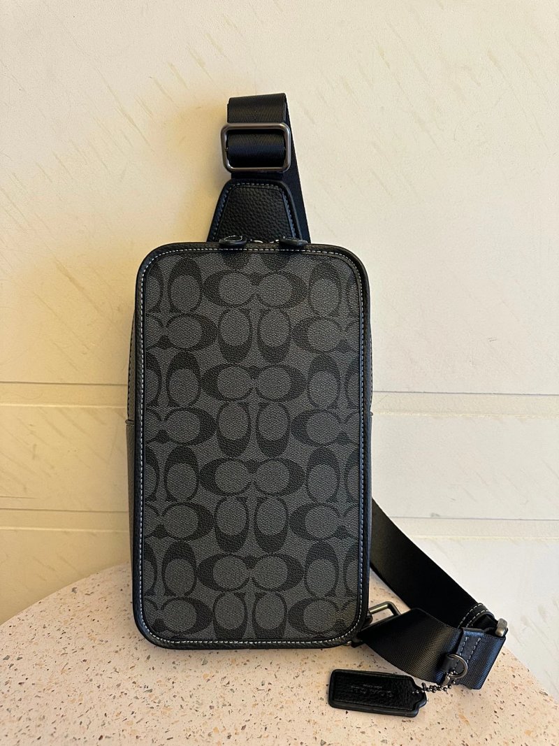 Louis Vuitton Turner 16cm 26.5cm 5.5cm