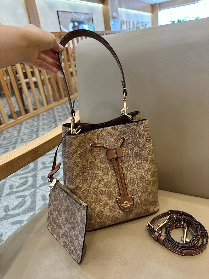 Louis Vuitton Rowan 21cm X 21cm X 14cm
