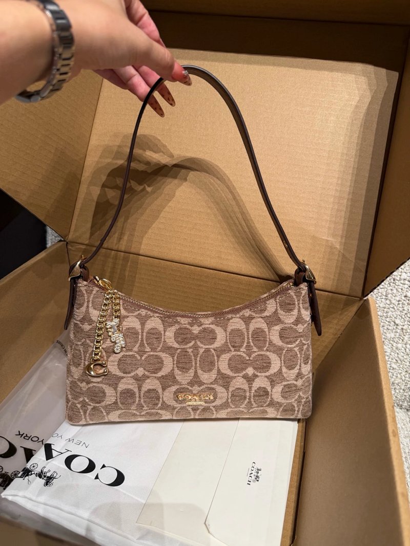 Louis Vuitton Emeilia 21cm IPhone 17 Pro Max 22.5cm