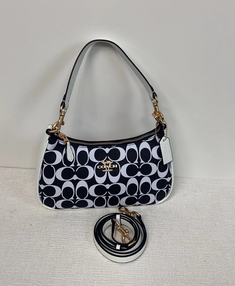 Coach New 12 Andrea 24.5 15.5 7.5