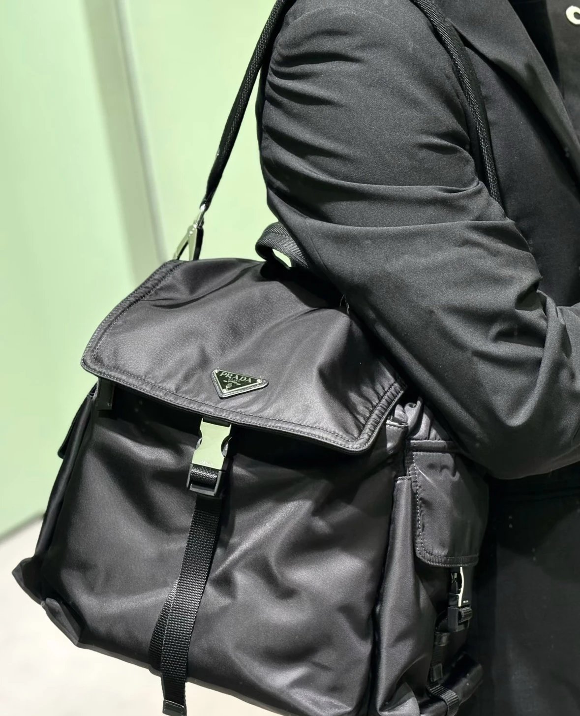 𝐏𝐫𝐚𝐝.𝐚 𝐄𝐱𝐩𝐥 𝐨𝐫𝐞 shoulder bag
Unisex style 🎒.
For commuting to traveling
Color: 3902022488