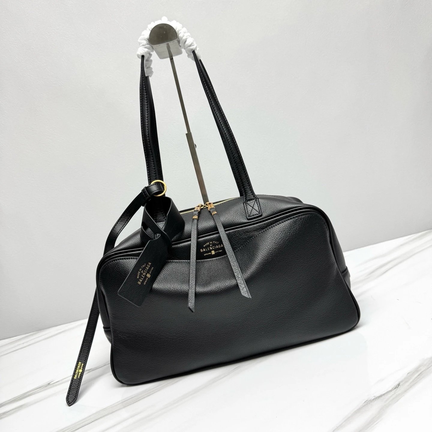 large size (clothes, print etc)