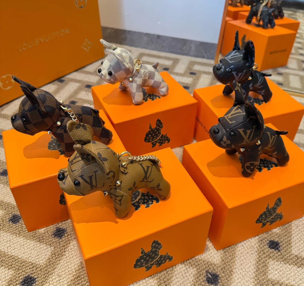 The internal filling materials of the purchasing agent are consistent with those of the counter, made of polyester fiber material