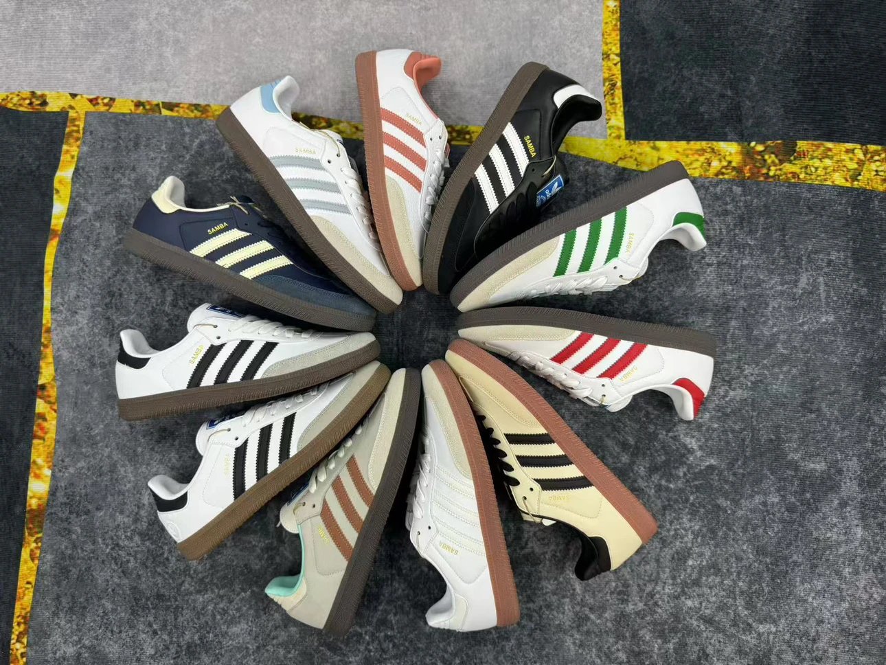 【 Small special offer/New factory restocking/New quality and cost-effectiveness 】 Pure original version of suede De Xun Bermuda three color original SAMBA OG anti slip low top board shoes for both men and women