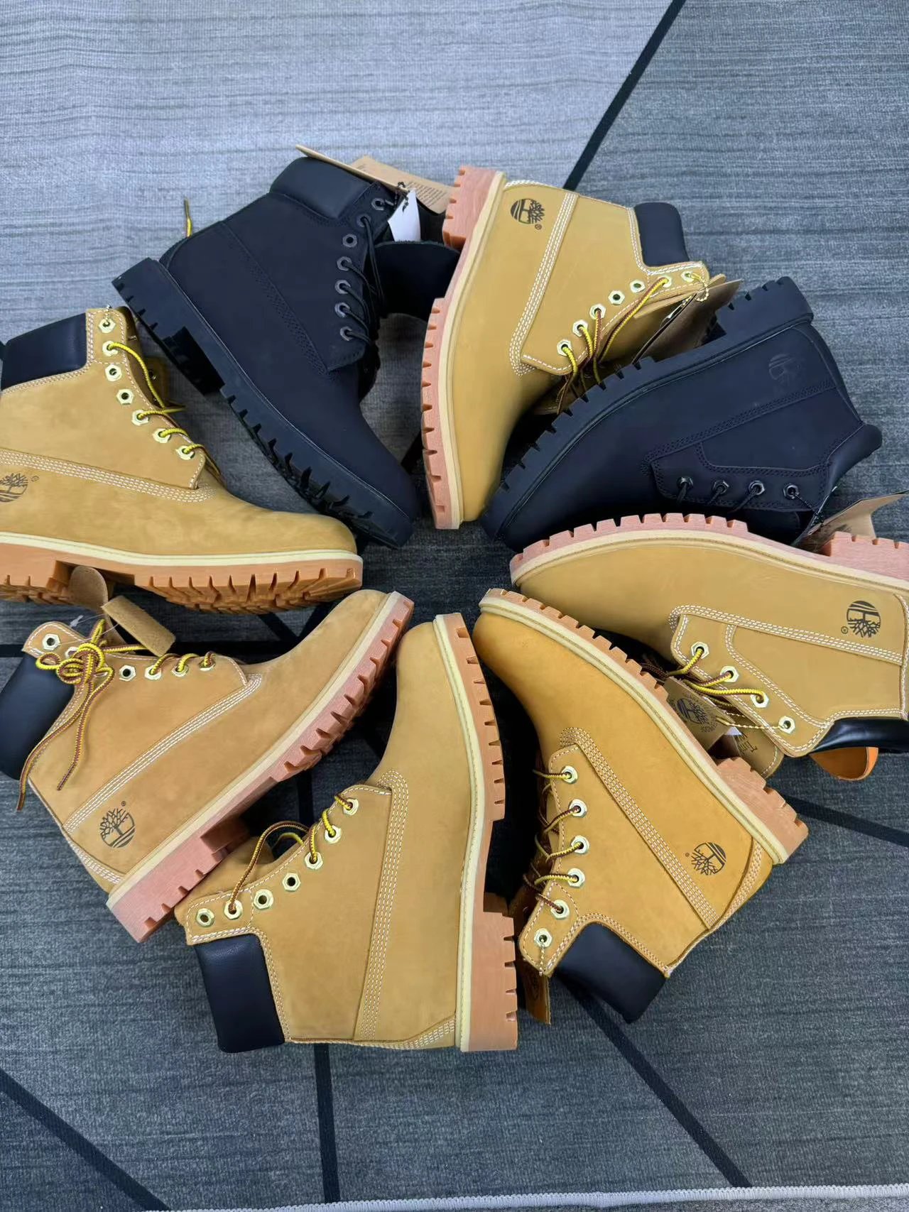 工厂长期供货 优势款经典大黄靴 现很火爆 踢不烂 添柏岚 橡胶耐磨大底 经久耐用 防水性良好 情侣款 