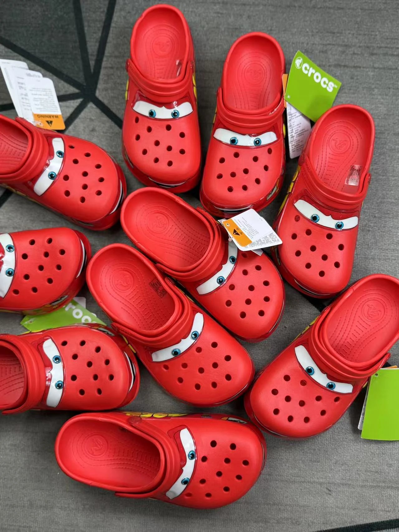 [Inventory B Order/Large Supply/Racing Story Design] Soft Bag with Reinforced Box Delivery - Closed-Toe Slippers & Beach Sandals - Carolz Class Clog "Lightning McQueen" - Leisure Comfortable Clog Shoes Must-Have for Men and Women at Home