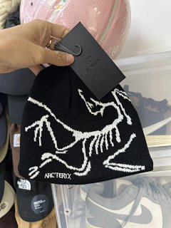 (Real Shot) Outdoor Autumn/Winter Bird Knit Beanie with Fleece Lining - Top-Tier Quality, Limited Stock Available
Half fleece-lined interior, experts recognize its premium build. Not a standard market product.