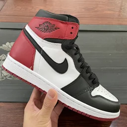 thumbnail for The AJ1 black toe whole shoe is really full top layer, the original original shoe development is basically close to the original version of the "small waist" original original top layer leather!