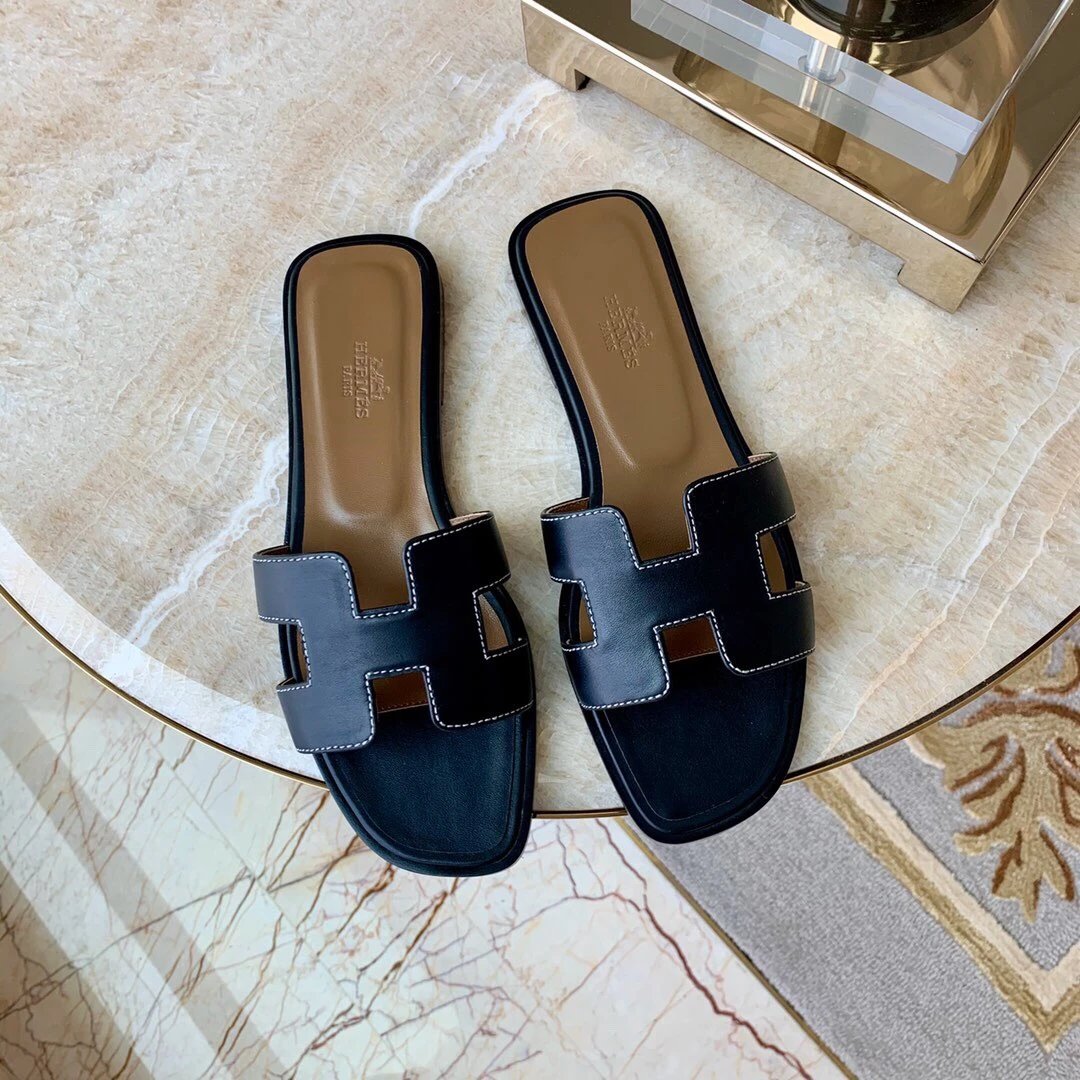 Black flat bottom