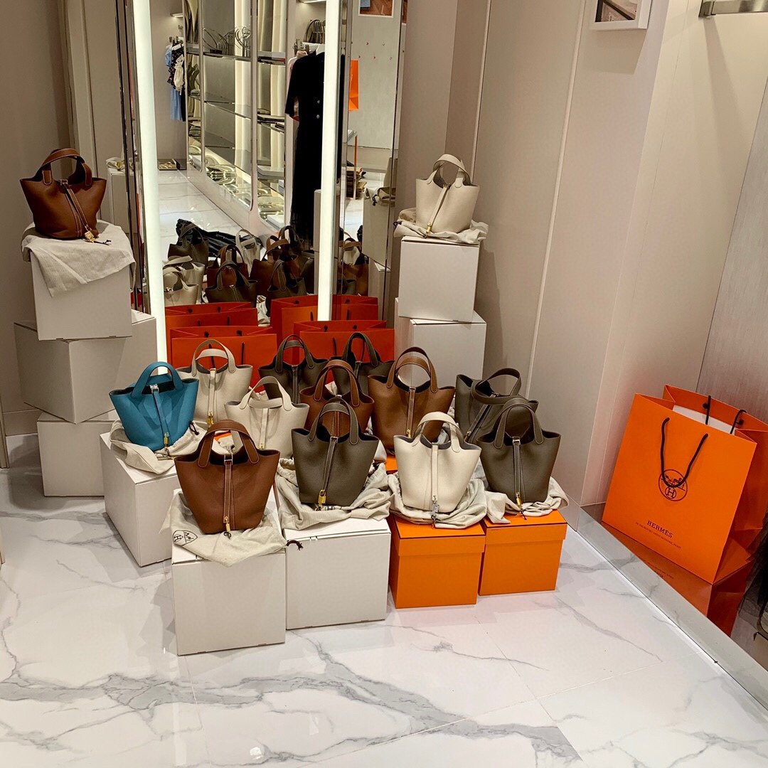 Hermès Picotin Lock Hand-Stitched Bucket Bag in Togo Calfskin Leather for Women with Gold/Silver Hardware