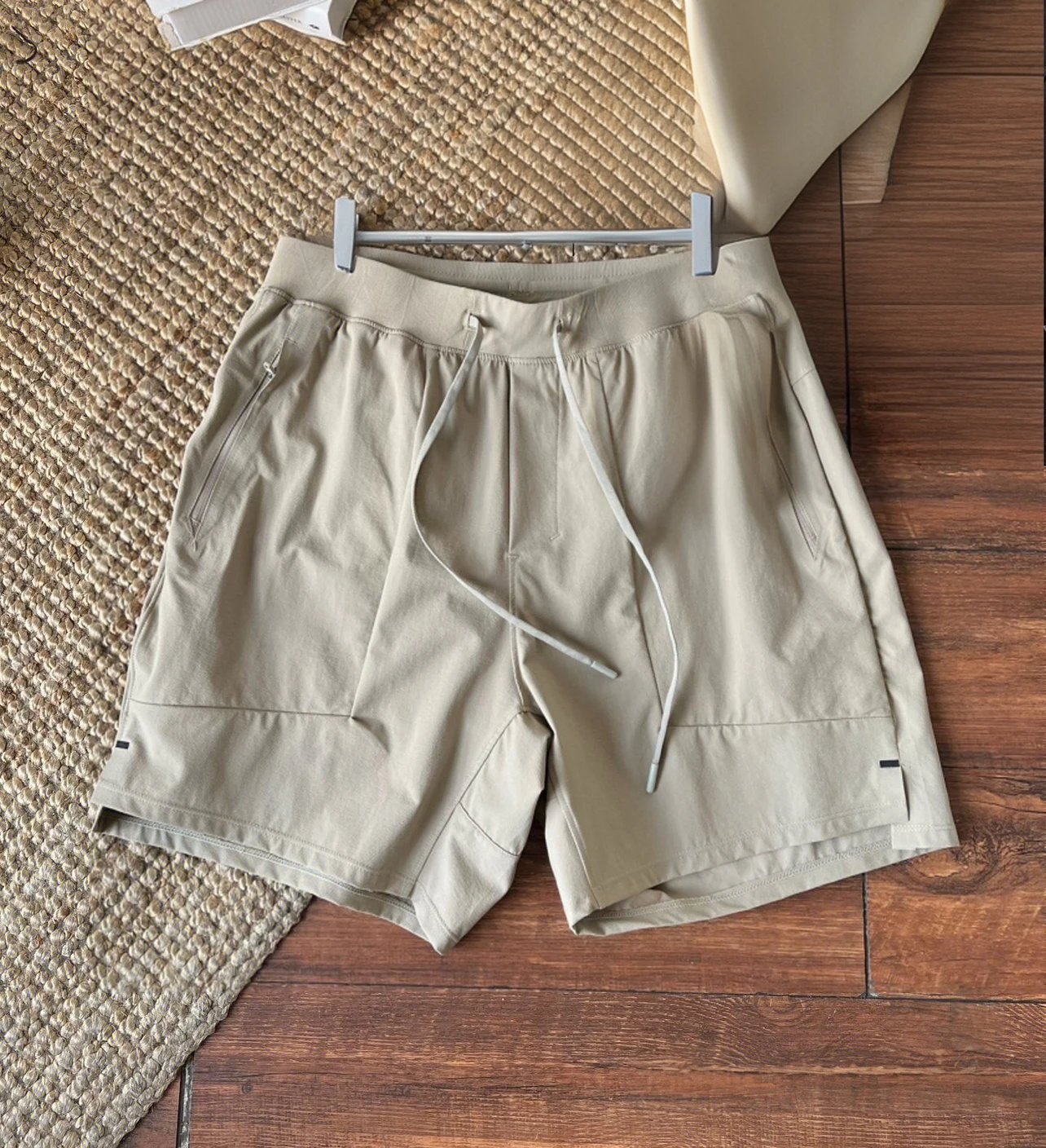 Alo Shorts 7-inch drawstring with zip pockets image 6