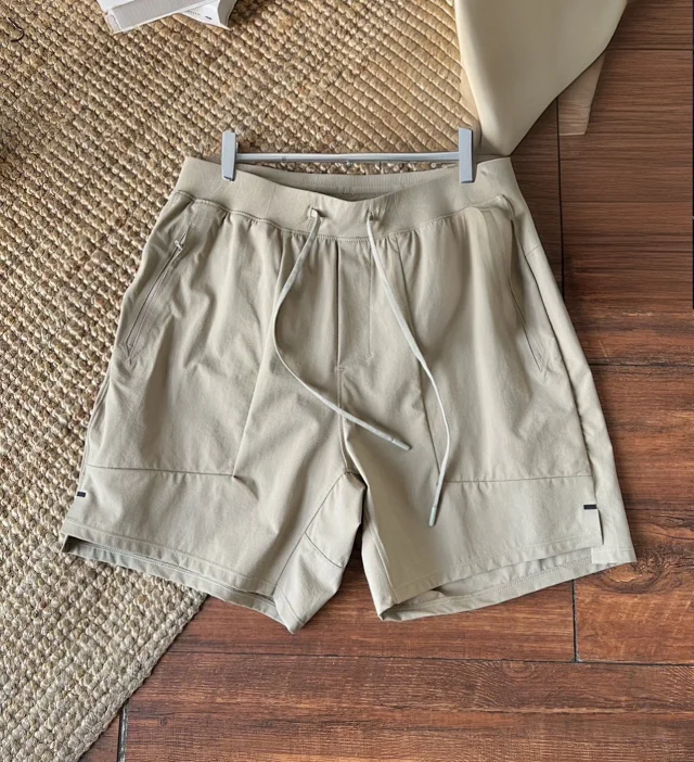 Alo Shorts 7-inch drawstring with zip pockets product detail image 6