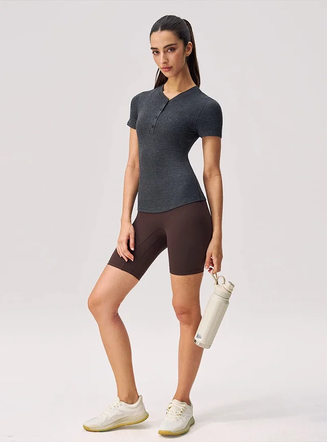 Alo T-Shirts Ribbed slim-fit short-sleeve Henley T-shirt product detail image 14