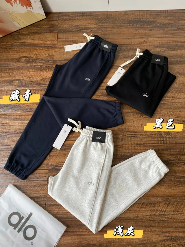 Alo Yoga Trousers Drawstring jogger sweatpants with elastic cuffs product detail image 1