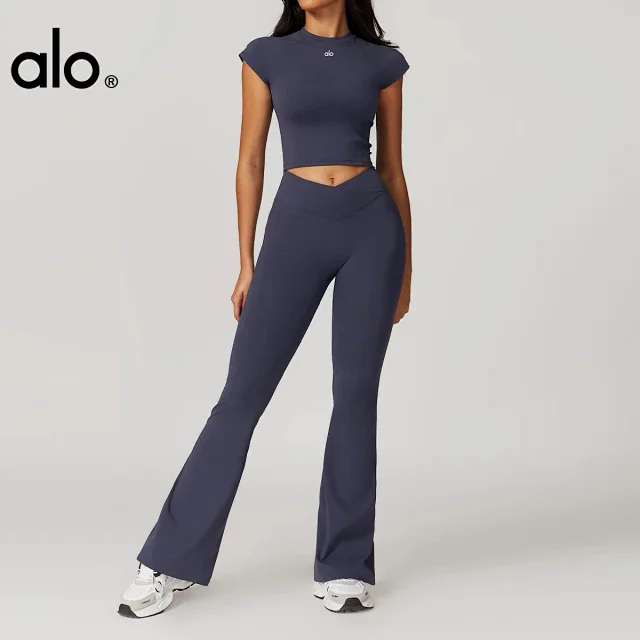Alo Yoga T-Shirts Fitted cropped cap-sleeve T-shirt with built-in cup options product detail image 3