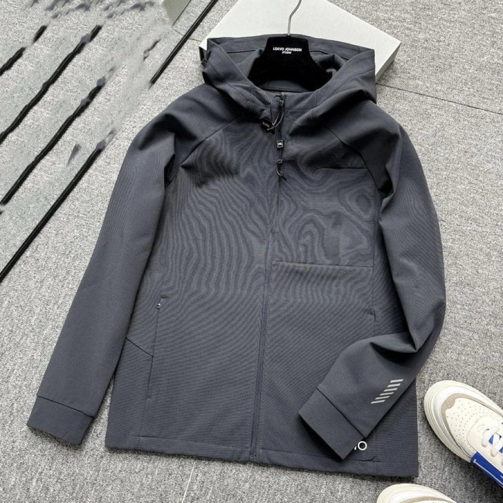Alo Jackets Hooded full-zip jacket with contrast raglan sleeves image 8