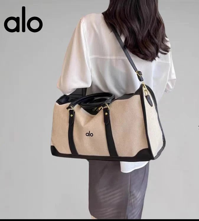 Travel bag from Aloyoga