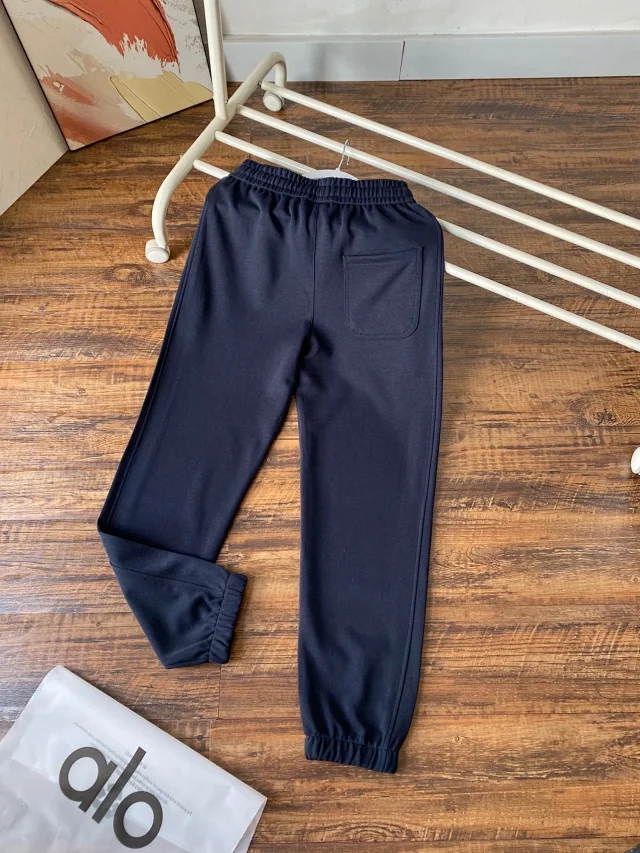 Alo Yoga Trousers Drawstring jogger sweatpants with elastic cuffs product detail image 16