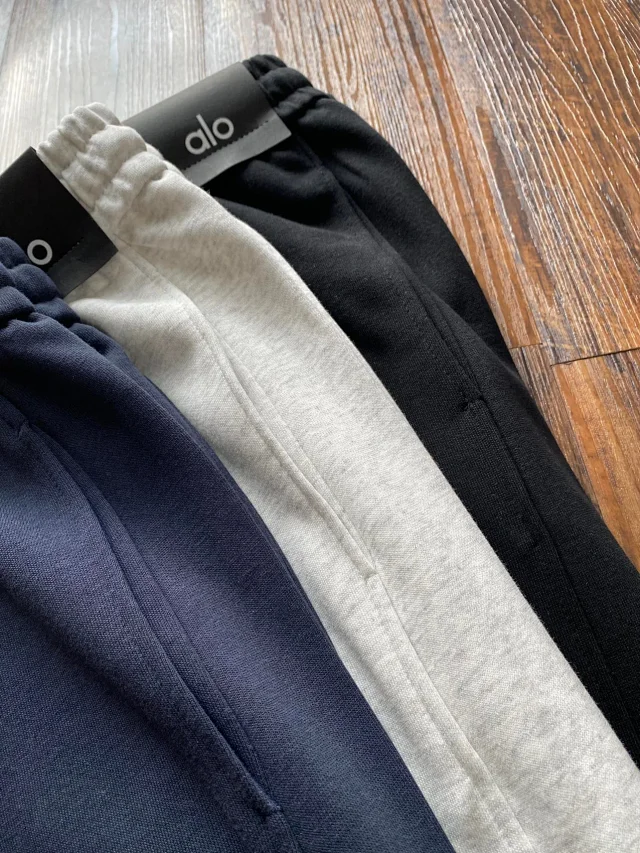 Alo Yoga Trousers Drawstring jogger sweatpants with elastic cuffs product detail image 20