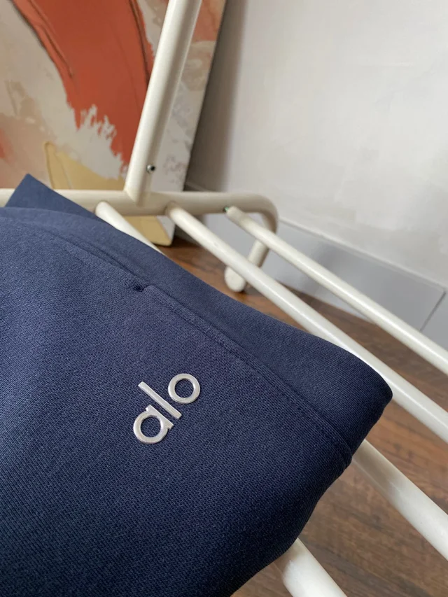 Alo Yoga Trousers Drawstring jogger sweatpants with elastic cuffs product detail image 17