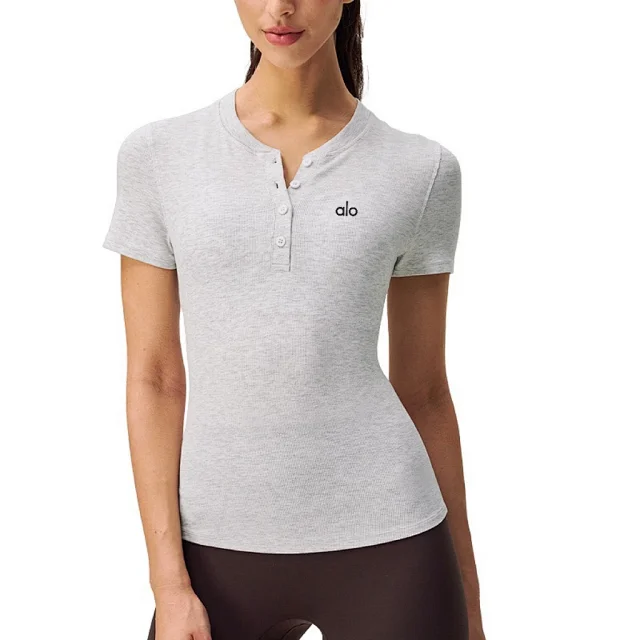 Alo T-Shirts Ribbed slim-fit short-sleeve Henley T-shirt product detail image 3