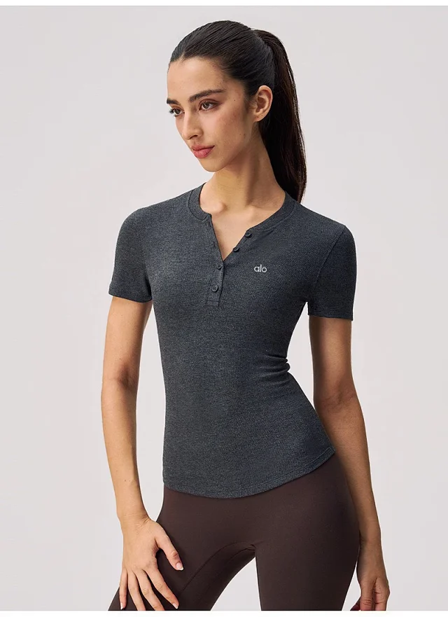 Alo T-Shirts Ribbed slim-fit short-sleeve Henley T-shirt product detail image 15