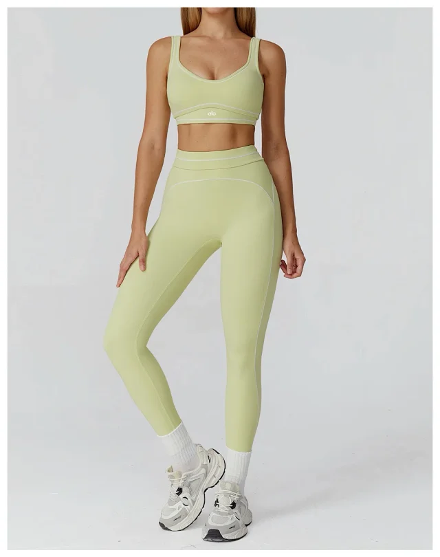 Alo Underwear Scoop-Neck Contrast-Trim Sports Bra product detail image 26