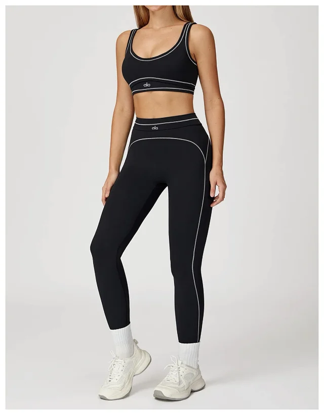 Alo Underwear Scoop-Neck Contrast-Trim Sports Bra product detail image 44
