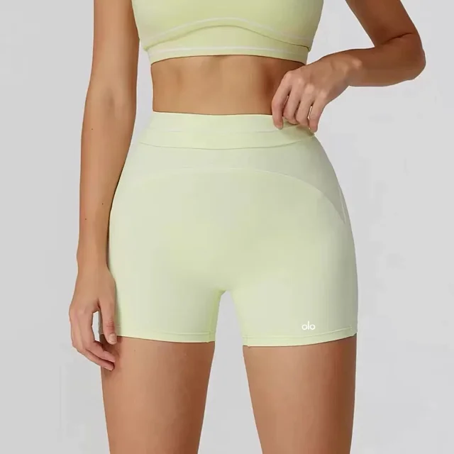 Alo Underwear Scoop-Neck Contrast-Trim Sports Bra product detail image 11