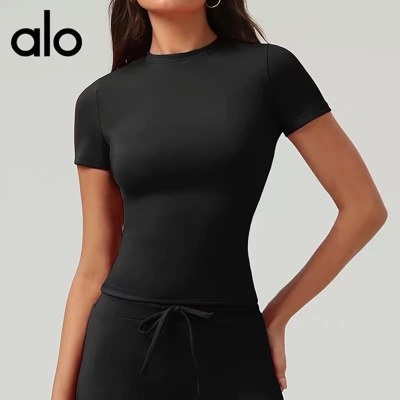 Alo Yoga T-Shirts Women's fitted short-sleeve crew-neck T-shirt — Black
