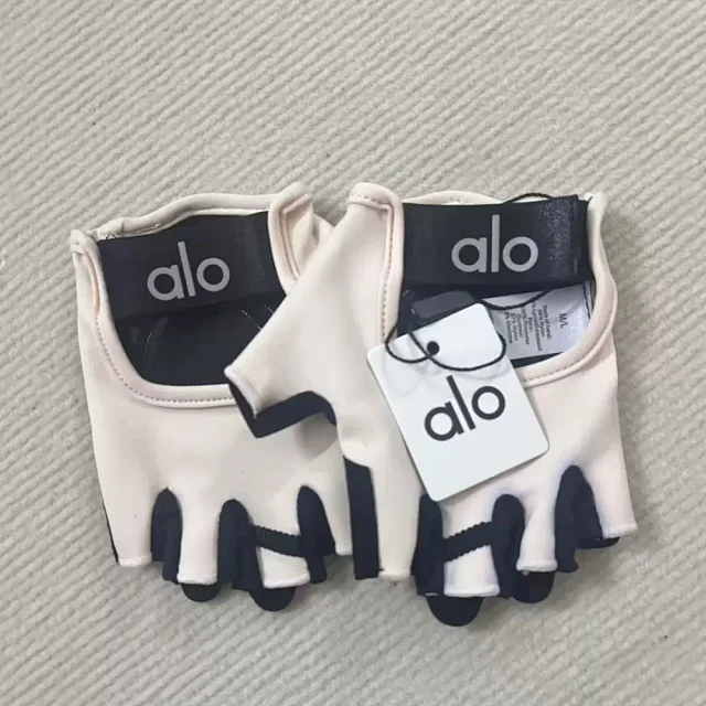 Alo Gloves Half-Finger Yoga product detail image 10