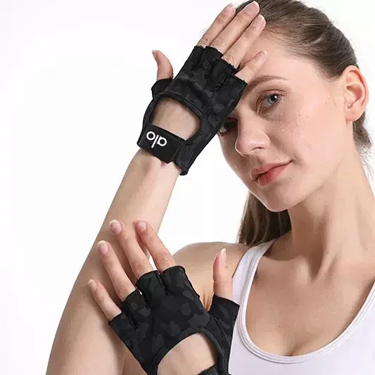Alo Gloves Half-Finger Yoga product detail image 5