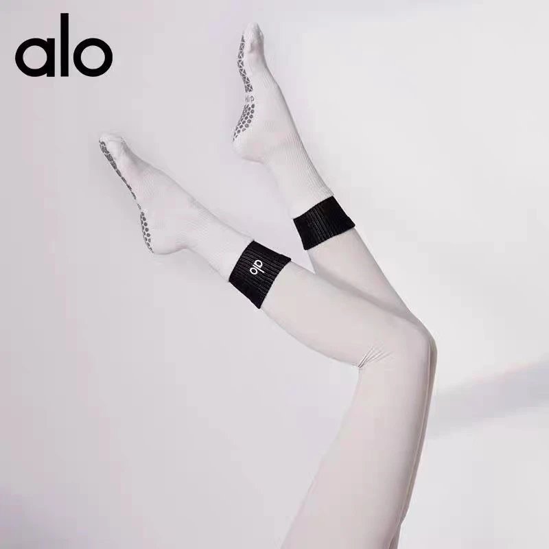 Alo Yoga Grip Socks Gray with Emerald Green Cuff Socks - 3
