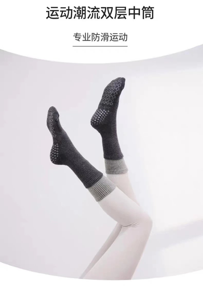 Alo Yoga Grip Socks Gray with Emerald Green Cuff Socks - 30