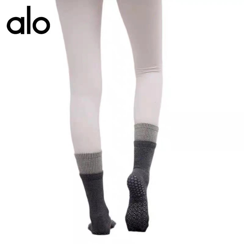 Alo Yoga Grip Socks Gray with Emerald Green Cuff Socks - 6