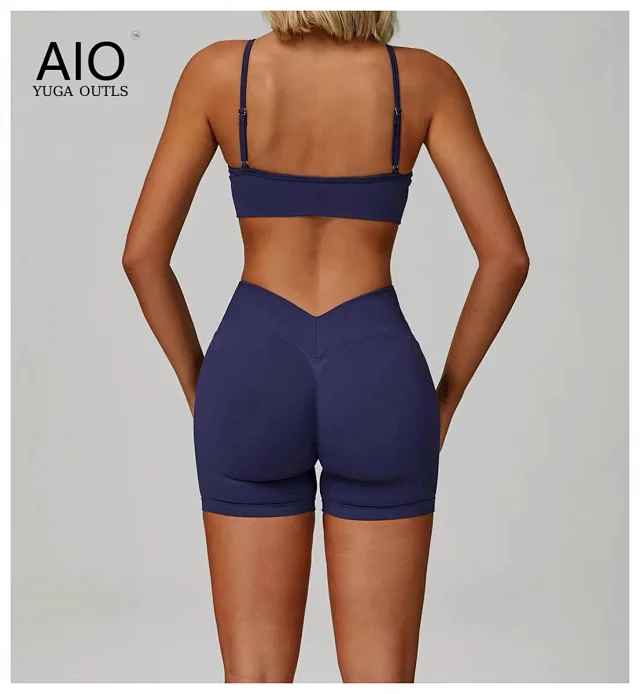 Alo Yoga Shorts High-Waisted Seamless Training product detail image 31