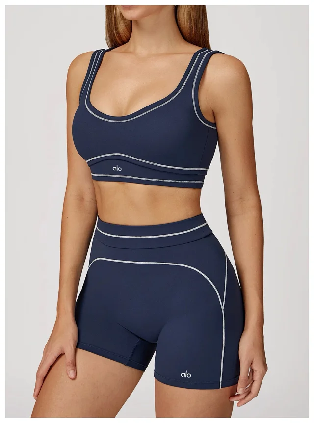 Alo Underwear Scoop-Neck Contrast-Trim Sports Bra product detail image 29