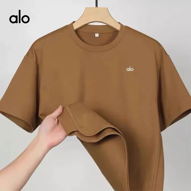 Alo T-Shirts Oversized drop-shoulder curved-hem short-sleeve T-shirt product detail image 3
