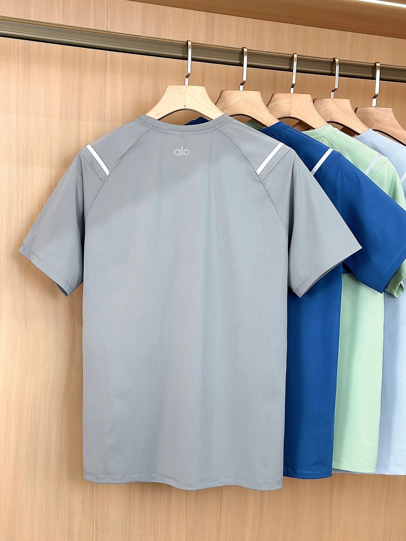 Alo [Model Name Not Visible] T