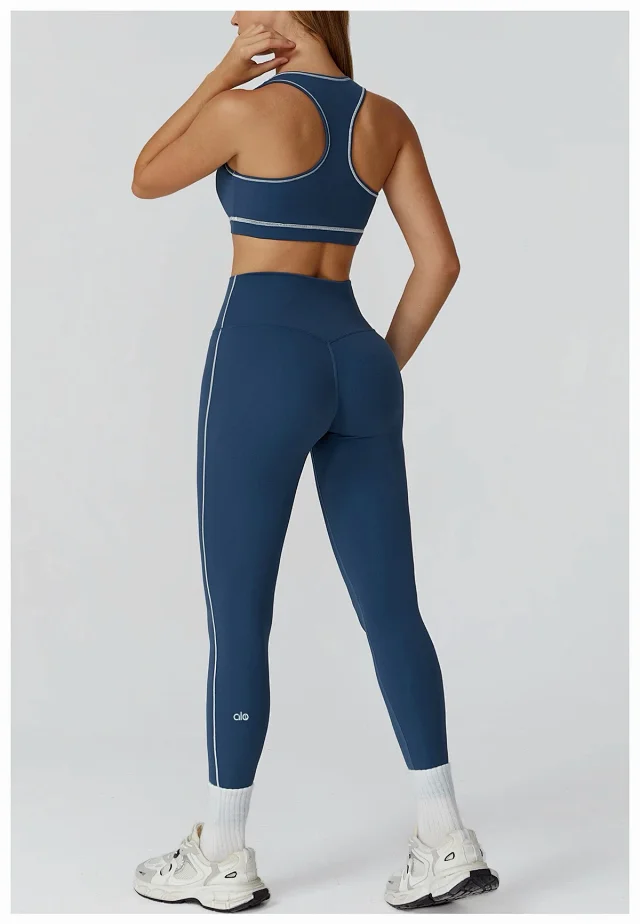 alo Underwear Racerback Contrast-Trim Sports Bra product detail image 20