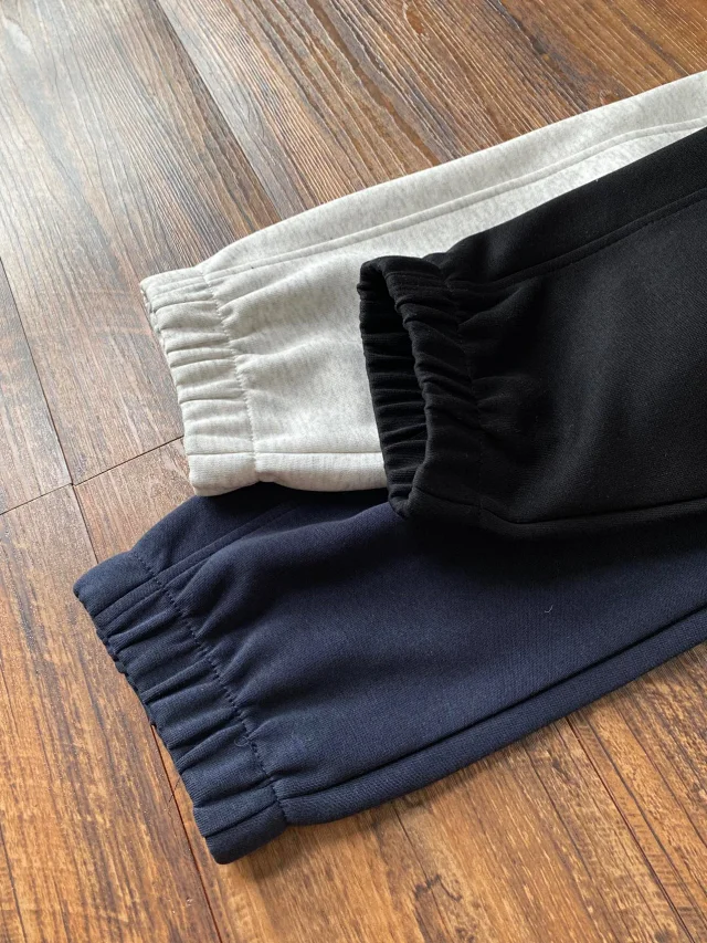 Alo Yoga Trousers Drawstring jogger sweatpants with elastic cuffs product detail image 22