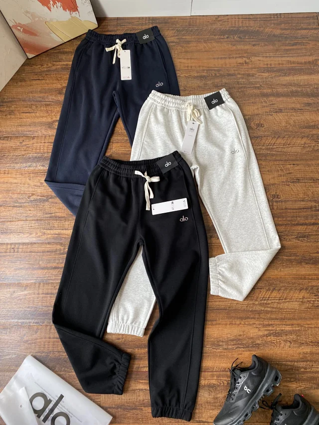 Alo Yoga Trousers Drawstring jogger sweatpants with elastic cuffs product detail image 2