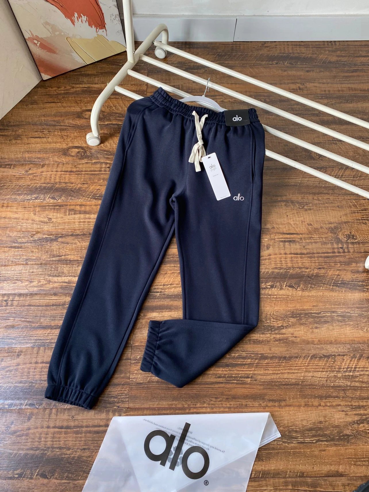 Alo Yoga Trousers Drawstring jogger sweatpants with elastic cuffs image 8